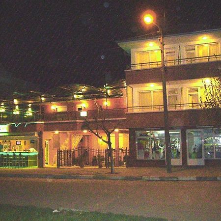 Nelly Guest House Ravda Bagian luar foto