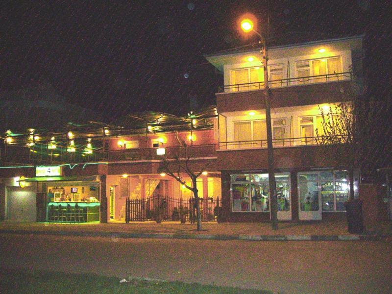 Nelly Guest House Ravda Bagian luar foto