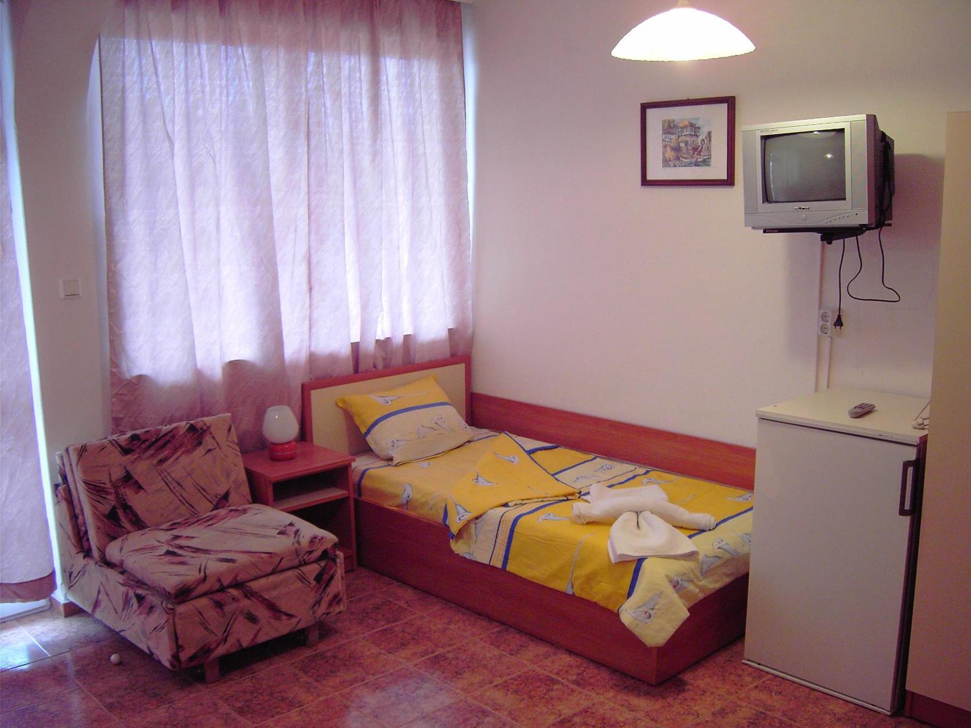 Nelly Guest House Ravda Bagian luar foto