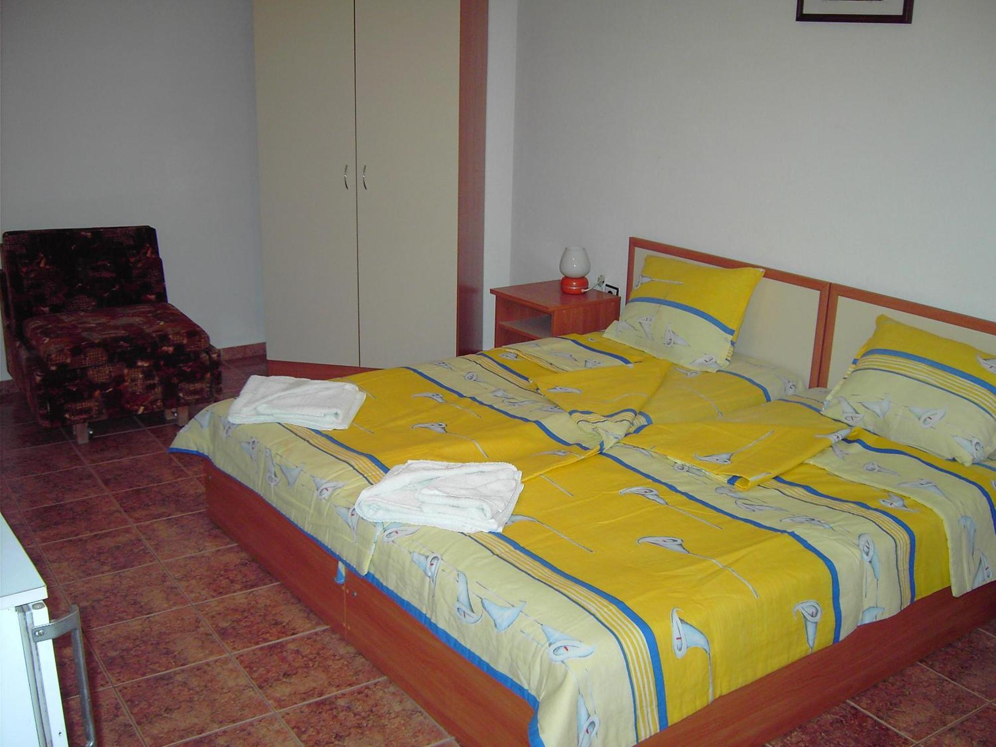 Nelly Guest House Ravda Bagian luar foto
