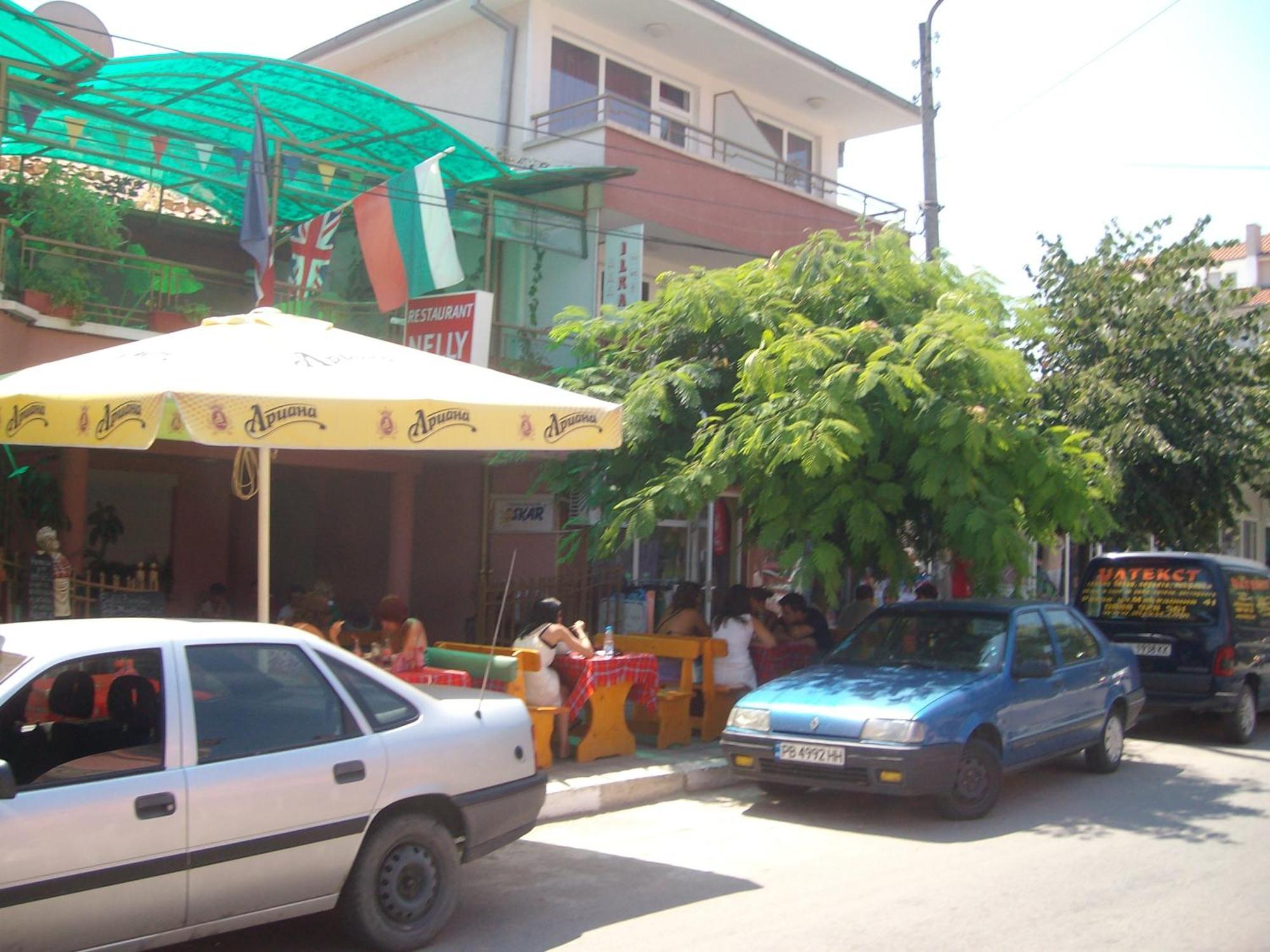 Nelly Guest House Ravda Bagian luar foto