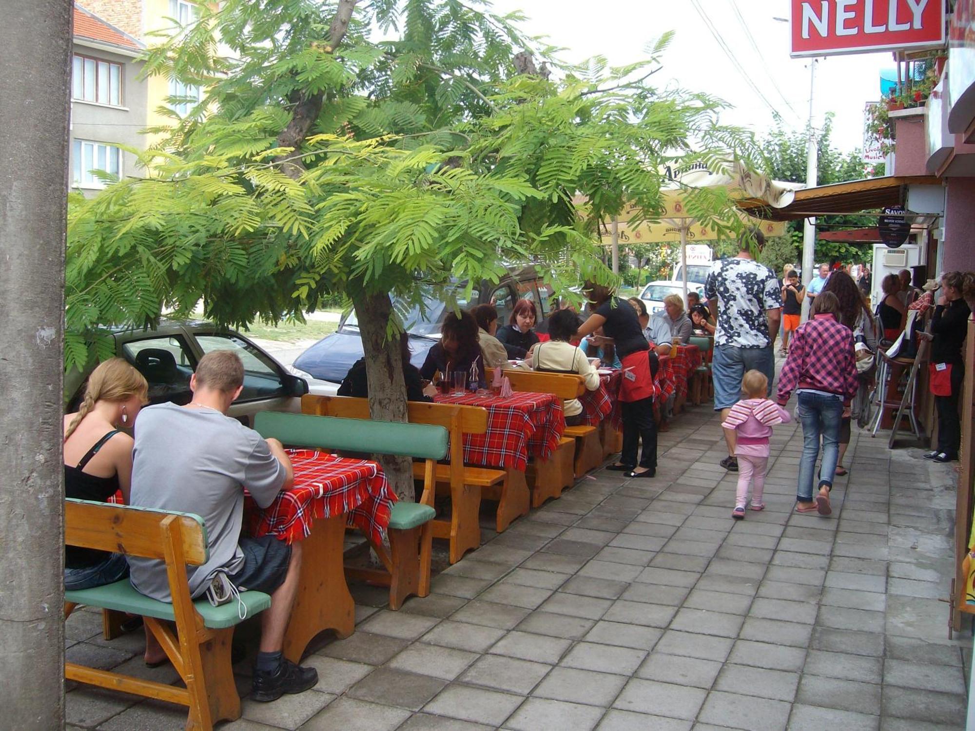 Nelly Guest House Ravda Bagian luar foto