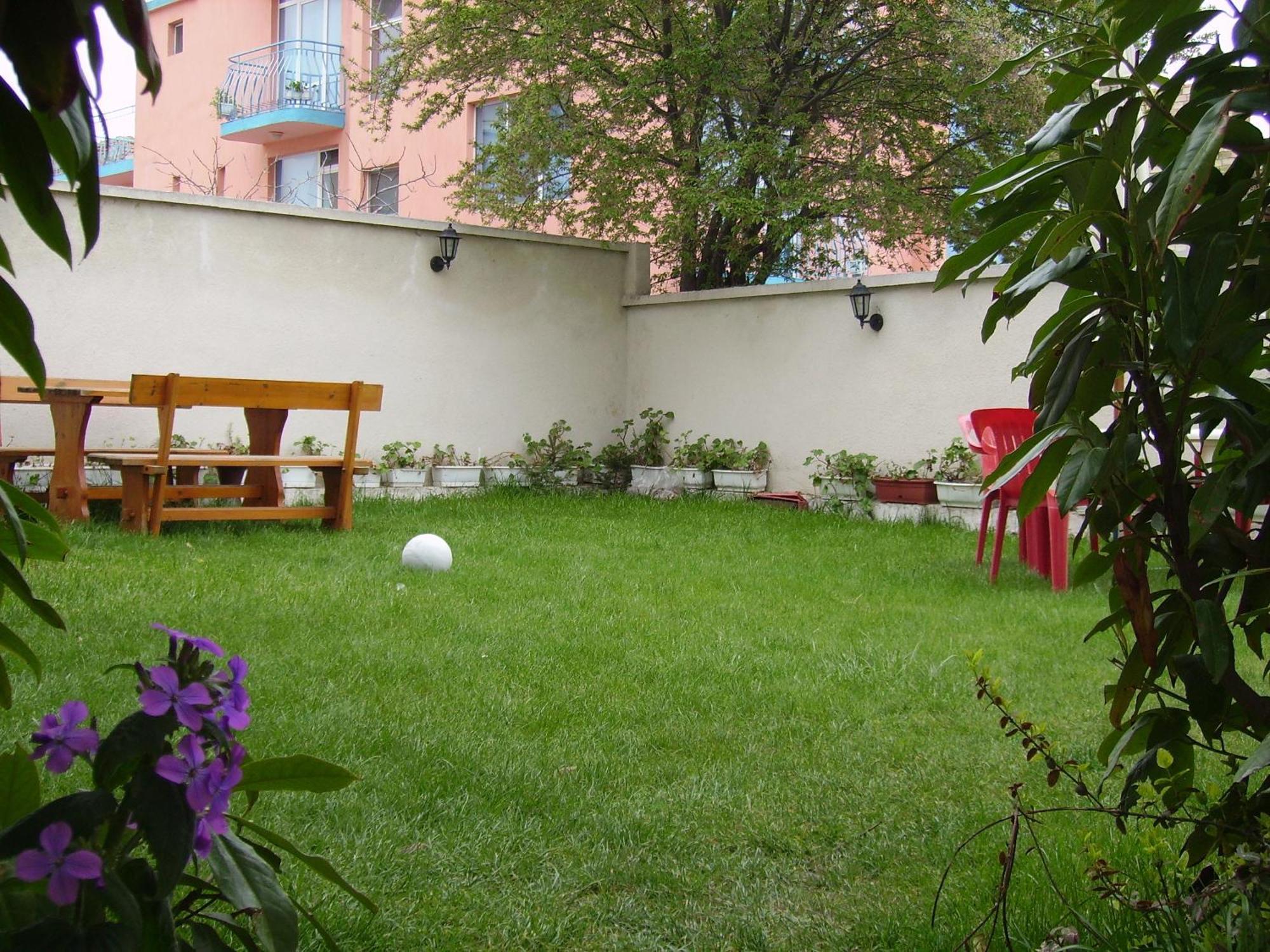 Nelly Guest House Ravda Bagian luar foto