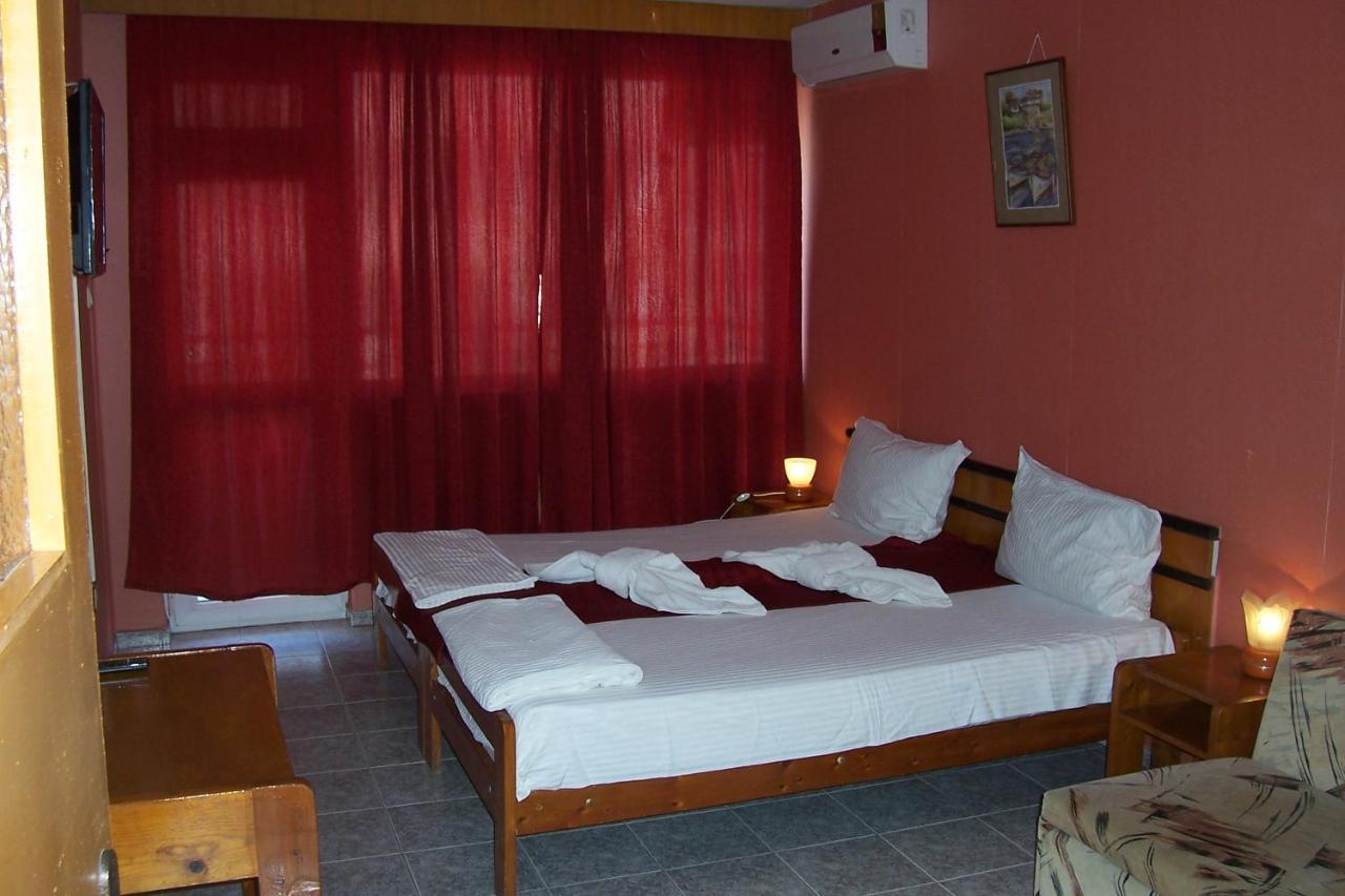 Nelly Guest House Ravda Bagian luar foto