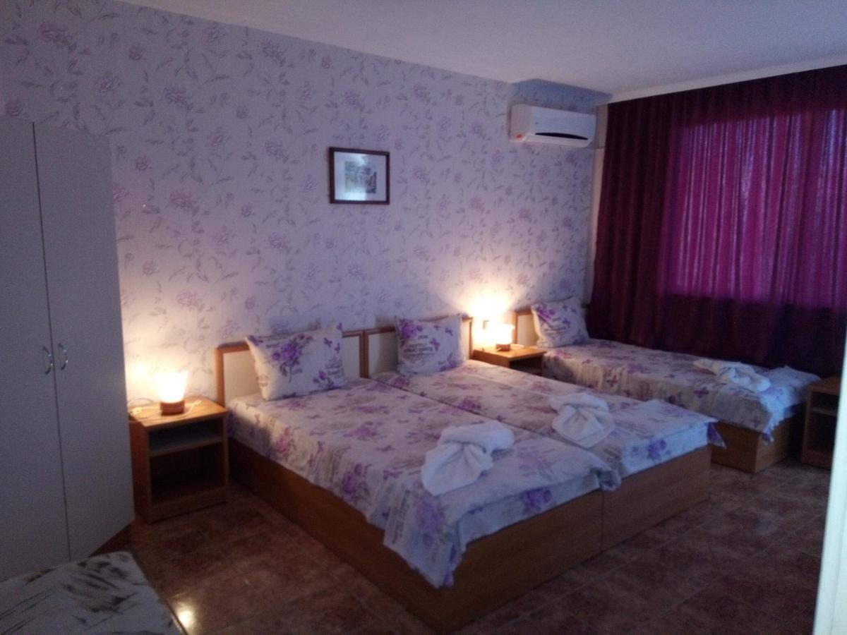Nelly Guest House Ravda Bagian luar foto
